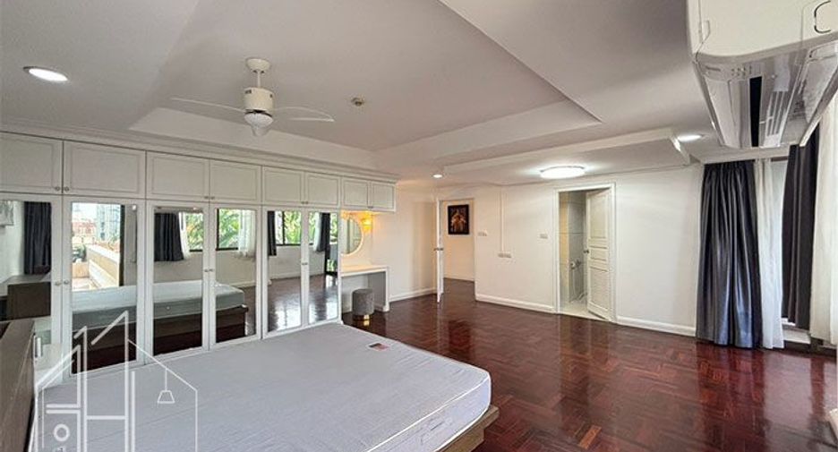 For rent 4 bedrooms condo in Watthana, Bangkok