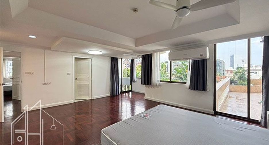 For rent 4 bedrooms condo in Watthana, Bangkok