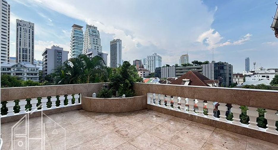 For rent 4 bedrooms condo in Watthana, Bangkok