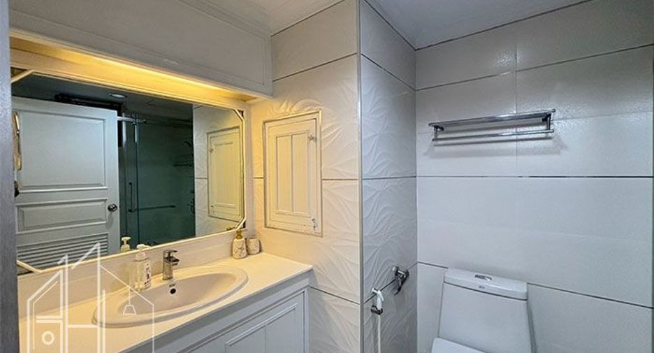 For rent 4 bedrooms condo in Watthana, Bangkok