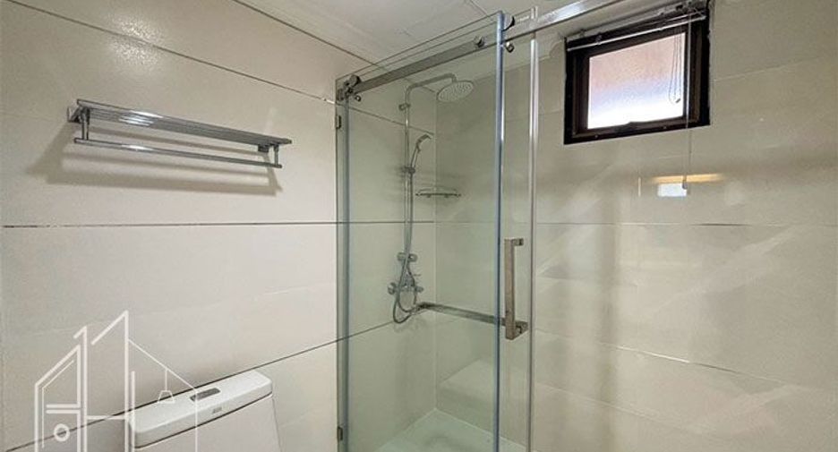 For rent 4 bedrooms condo in Watthana, Bangkok