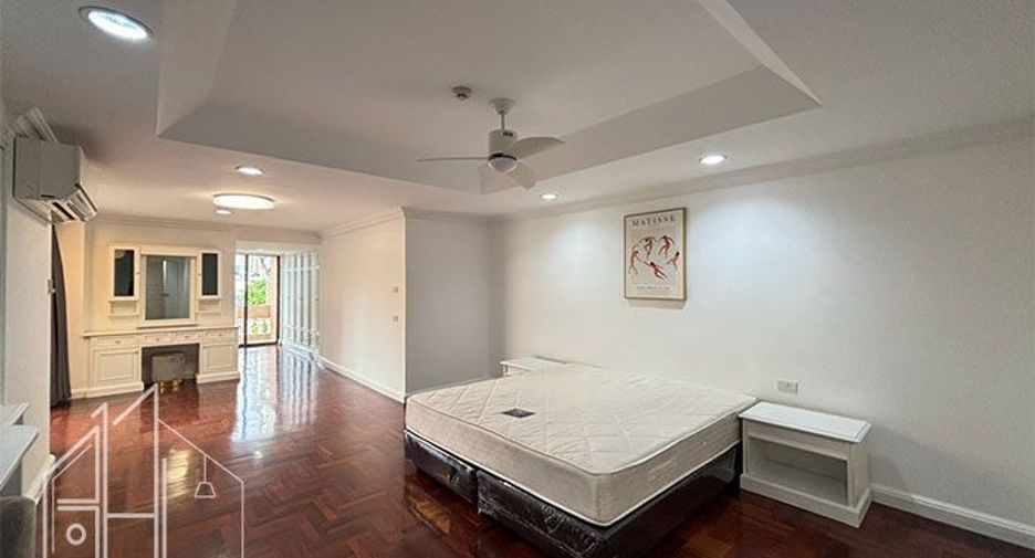 For rent 4 bedrooms condo in Watthana, Bangkok
