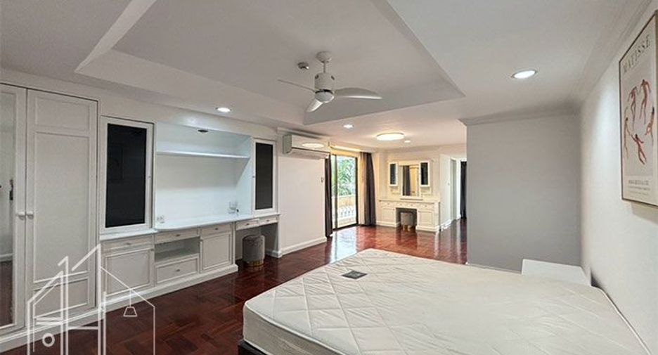 For rent 4 bedrooms condo in Watthana, Bangkok