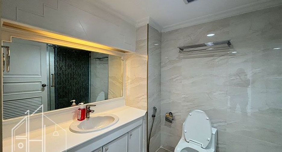 For rent 4 bedrooms condo in Watthana, Bangkok