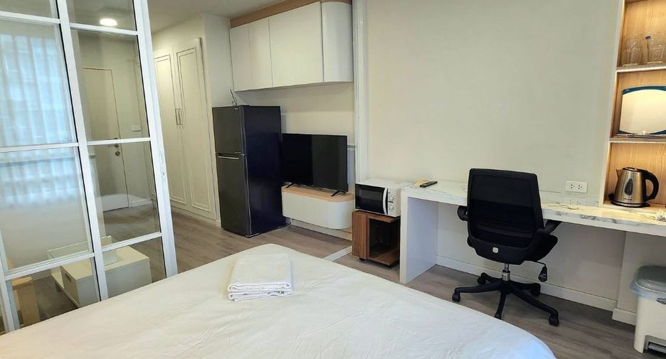 For rent 1 bed condo in Huai Khwang, Bangkok