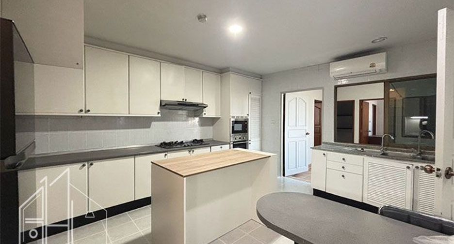 For rent 3 bedrooms apartment in Watthana, Bangkok