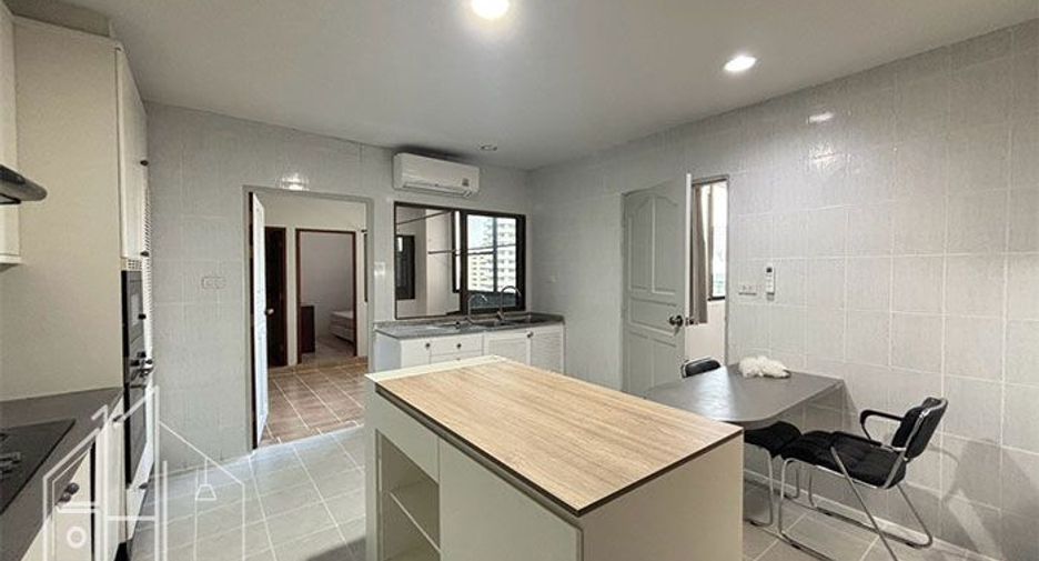 For rent 3 bedrooms apartment in Watthana, Bangkok