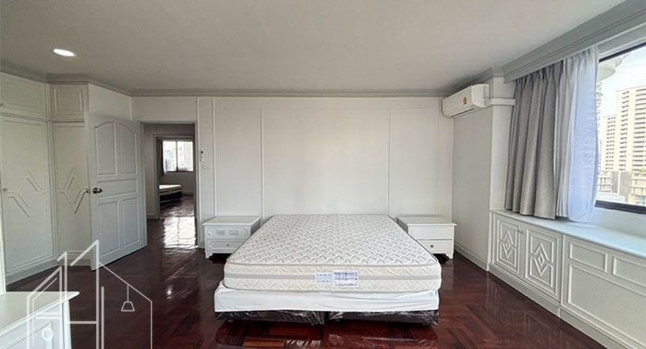 For rent 3 bedrooms apartment in Watthana, Bangkok