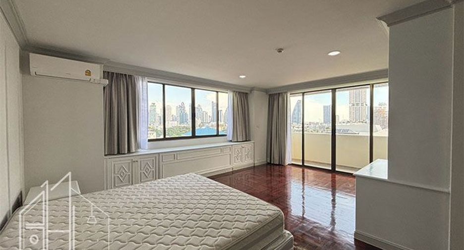 For rent 3 bedrooms apartment in Watthana, Bangkok