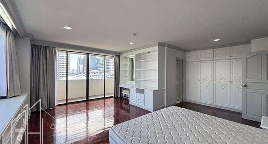 For rent 3 bedrooms apartment in Watthana, Bangkok
