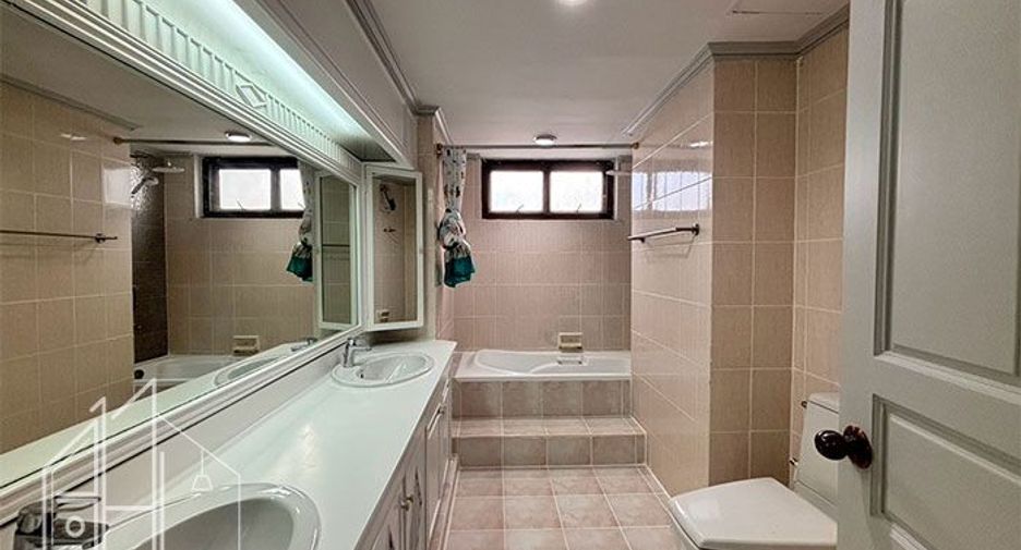 For rent 3 bedrooms apartment in Watthana, Bangkok
