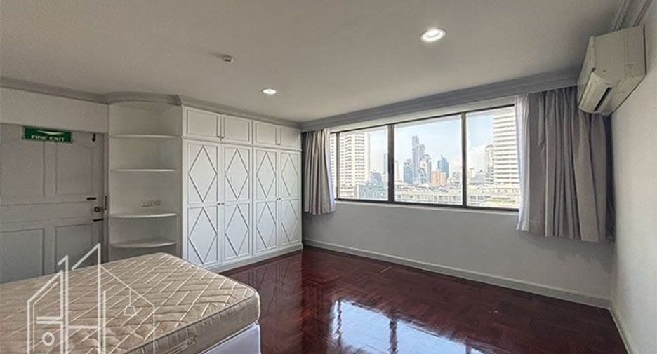 For rent 3 bedrooms apartment in Watthana, Bangkok