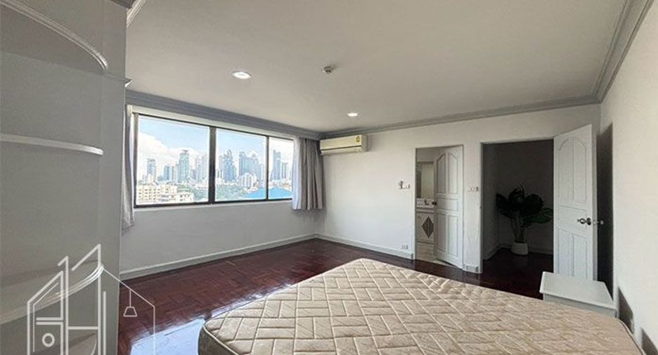 For rent 3 bedrooms apartment in Watthana, Bangkok