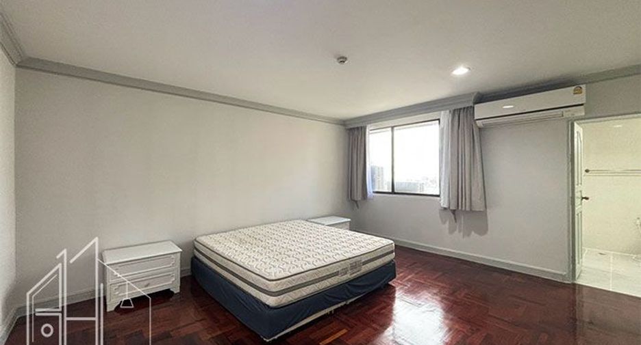 For rent 3 bedrooms apartment in Watthana, Bangkok