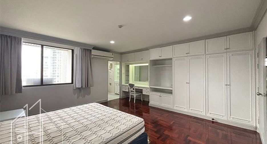 For rent 3 bedrooms apartment in Watthana, Bangkok