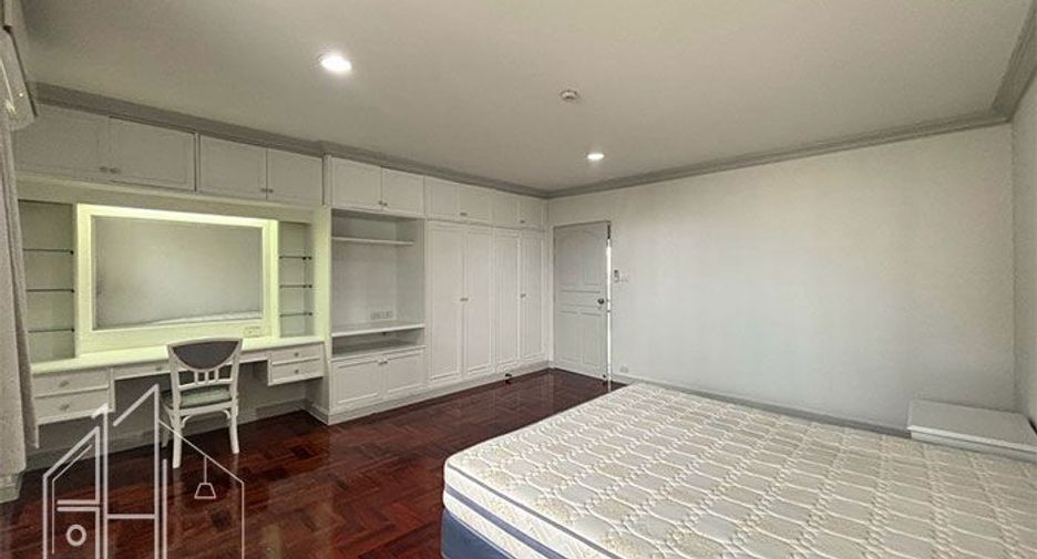 For rent 3 bedrooms apartment in Watthana, Bangkok