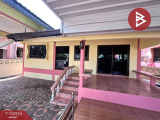 For sale 3 bedrooms house in Tap Khlo, Phichit