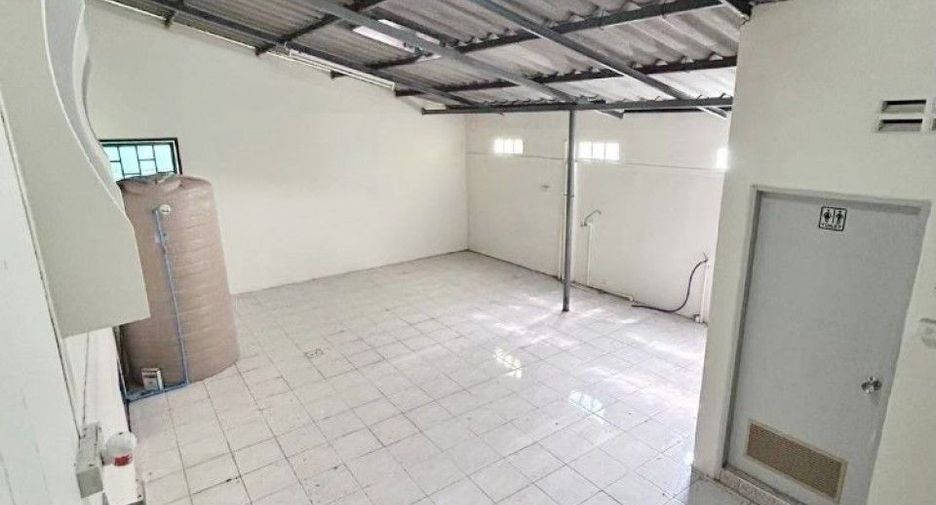 For sale 3 bedrooms house in Tap Khlo, Phichit