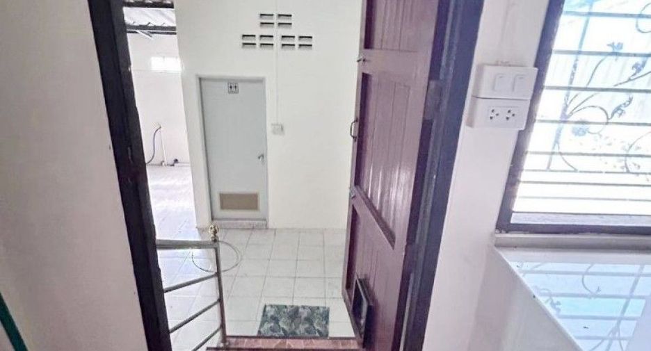 For sale 3 bedrooms house in Tap Khlo, Phichit