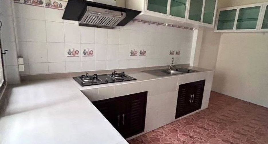 For sale 3 bedrooms house in Tap Khlo, Phichit