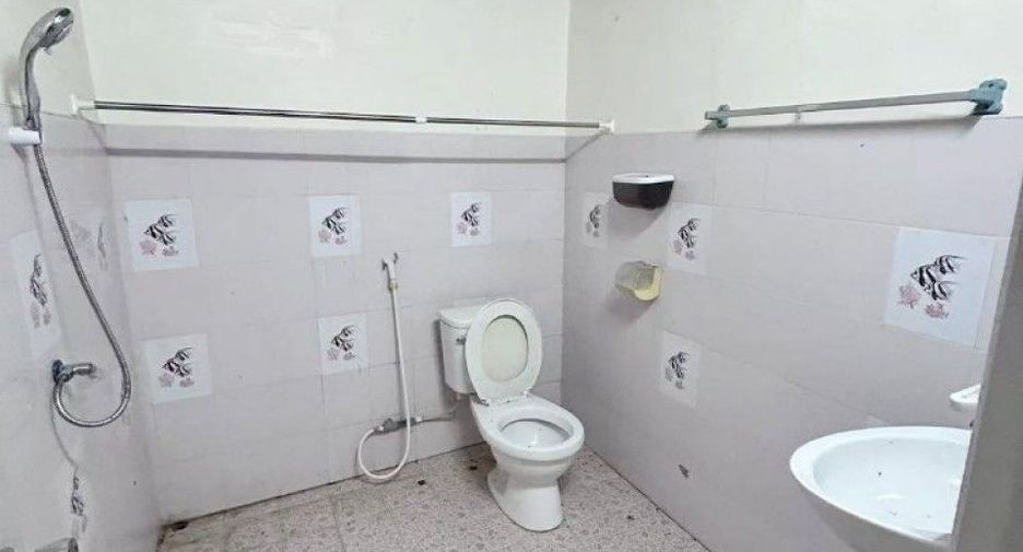 For sale 3 bedrooms house in Tap Khlo, Phichit