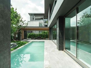 For sale 6 bedrooms house in Saphan Sung, Bangkok