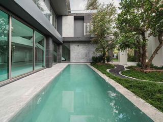 For sale 6 bedrooms house in Saphan Sung, Bangkok
