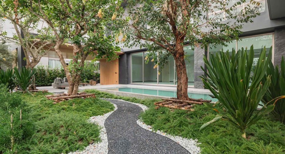 For sale 6 bedrooms house in Saphan Sung, Bangkok