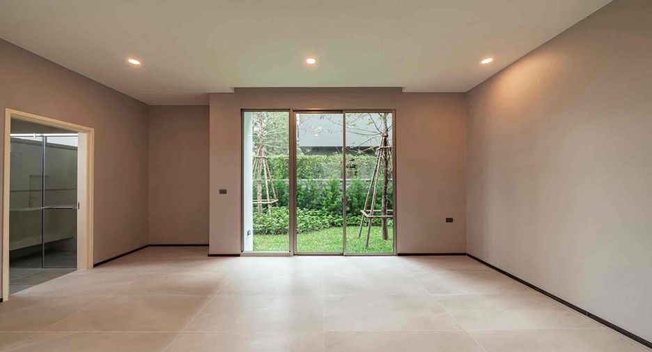 For sale 6 bedrooms house in Saphan Sung, Bangkok