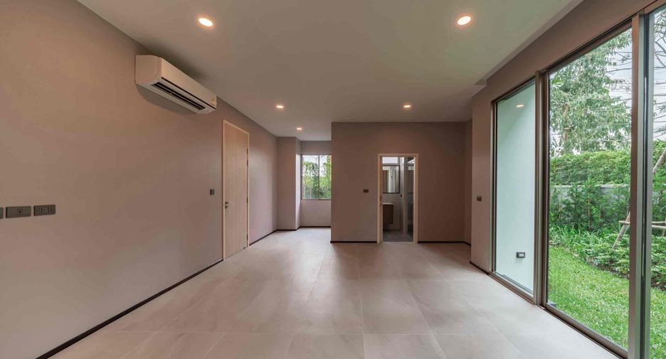 For sale 6 bedrooms house in Saphan Sung, Bangkok