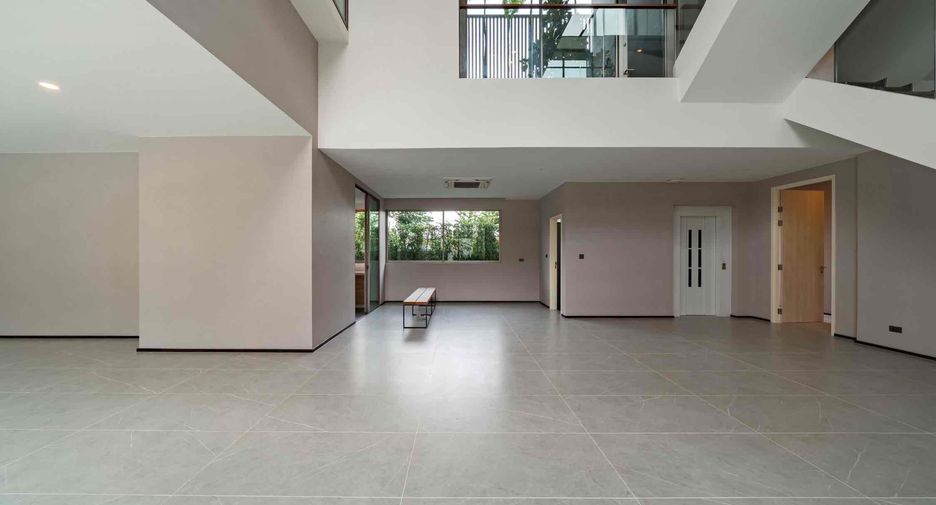 For sale 6 bedrooms house in Saphan Sung, Bangkok