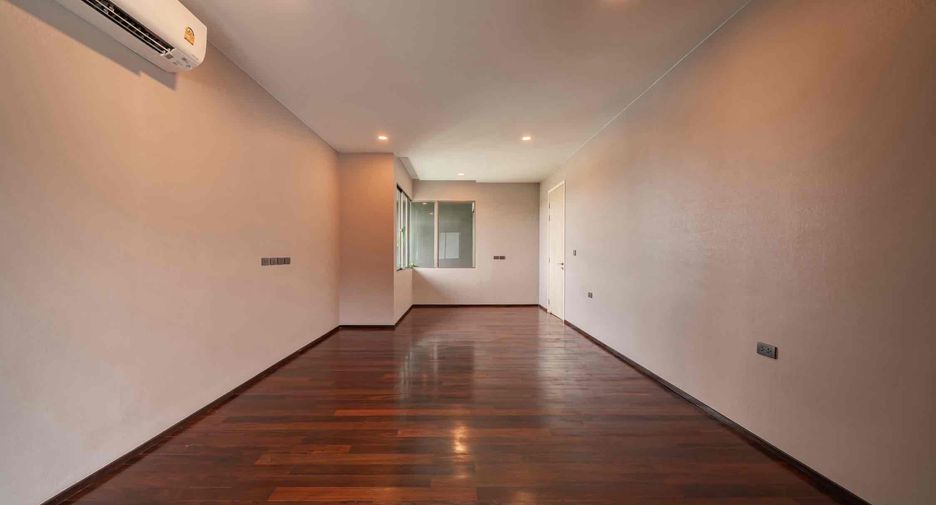 For sale 6 bedrooms house in Saphan Sung, Bangkok