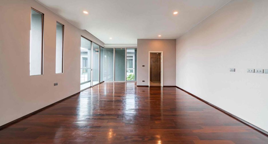 For sale 6 bedrooms house in Saphan Sung, Bangkok