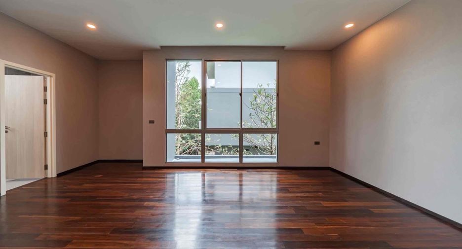 For sale 6 bedrooms house in Saphan Sung, Bangkok