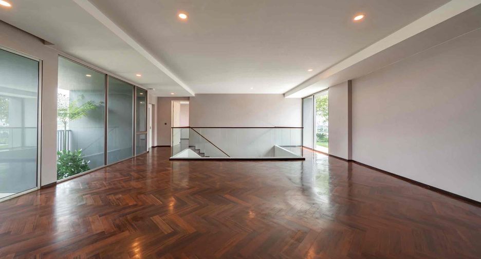 For sale 6 bedrooms house in Saphan Sung, Bangkok