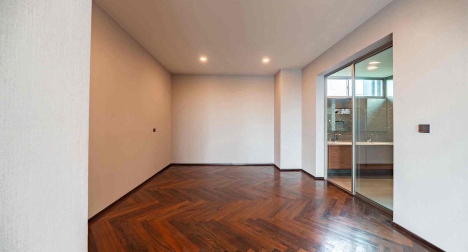 For sale 6 bedrooms house in Saphan Sung, Bangkok