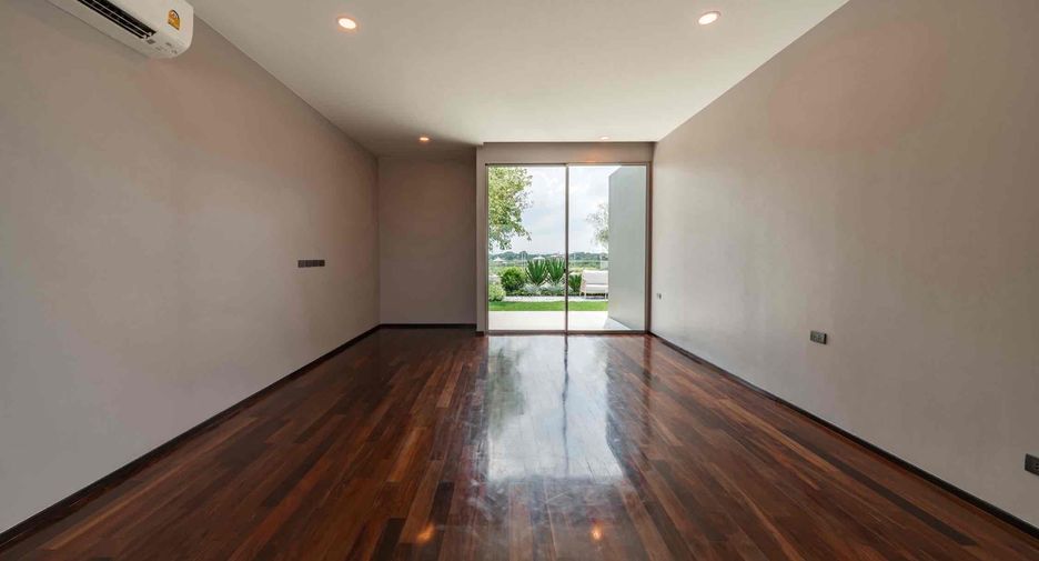 For sale 6 bedrooms house in Saphan Sung, Bangkok