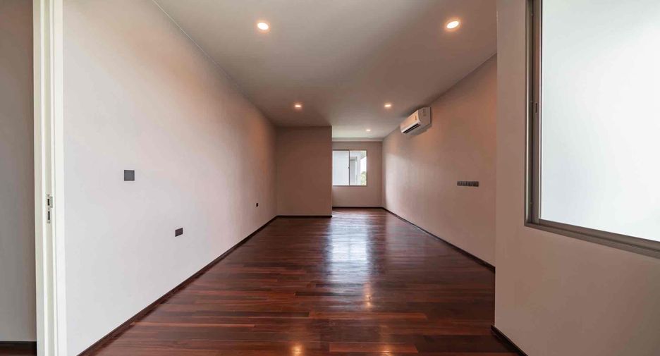 For sale 6 bedrooms house in Saphan Sung, Bangkok