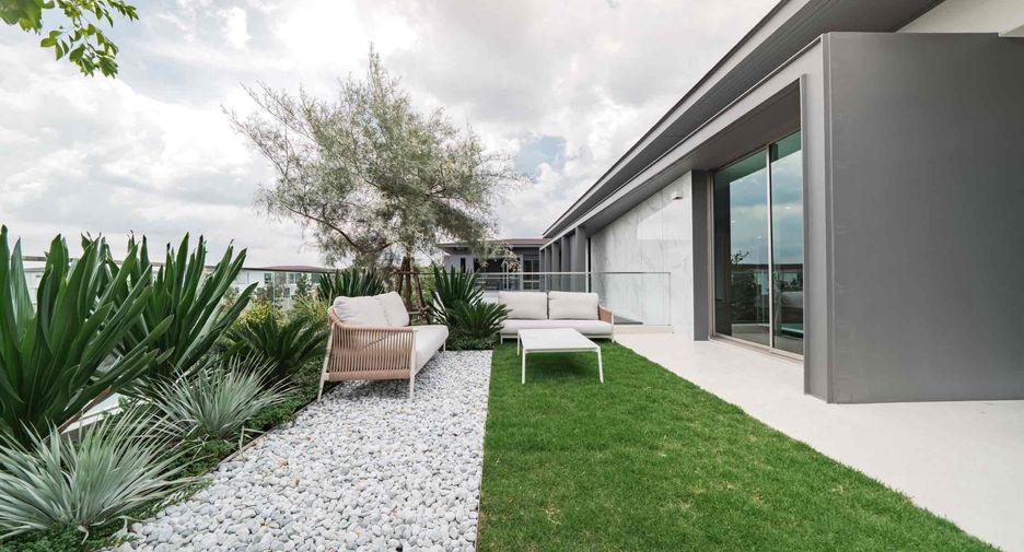 For sale 6 bedrooms house in Saphan Sung, Bangkok