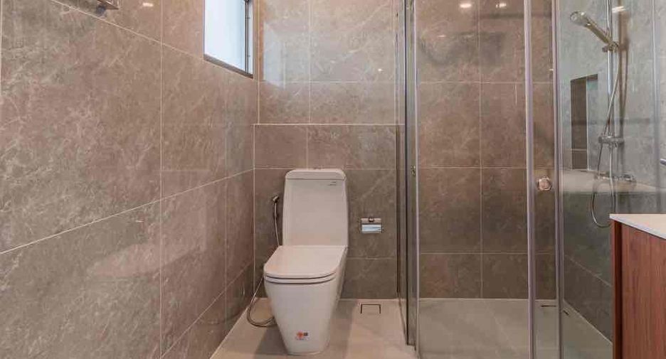 For sale 6 bedrooms house in Saphan Sung, Bangkok