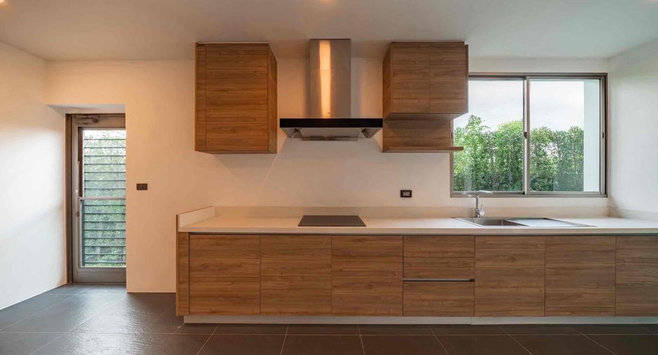 For sale 6 bedrooms house in Saphan Sung, Bangkok