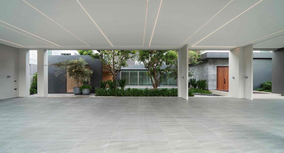 For sale 6 bedrooms house in Saphan Sung, Bangkok