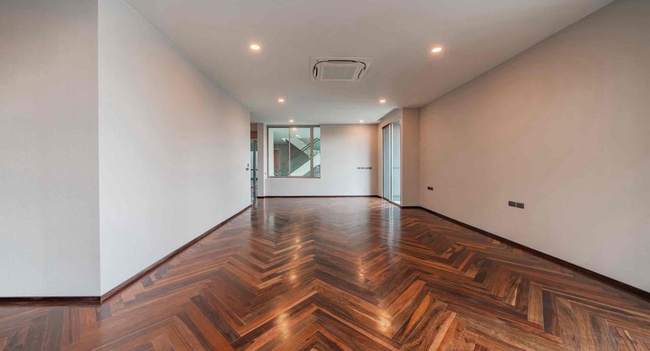 For sale 6 bedrooms house in Saphan Sung, Bangkok
