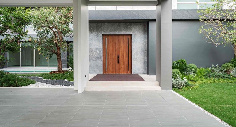 For sale 6 bedrooms house in Saphan Sung, Bangkok