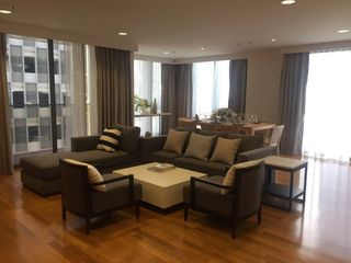 For rent 3 bedrooms apartment in Khlong Toei, Bangkok