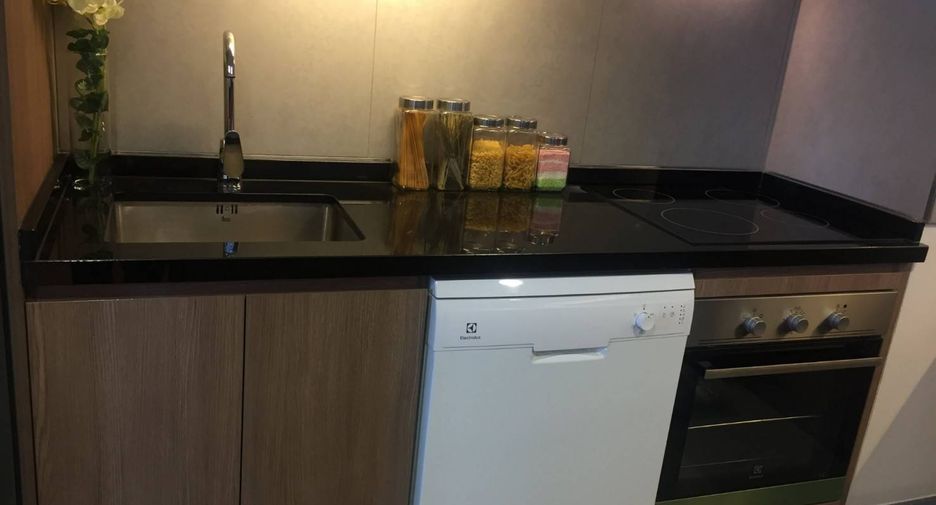For rent 3 bedrooms apartment in Khlong Toei, Bangkok