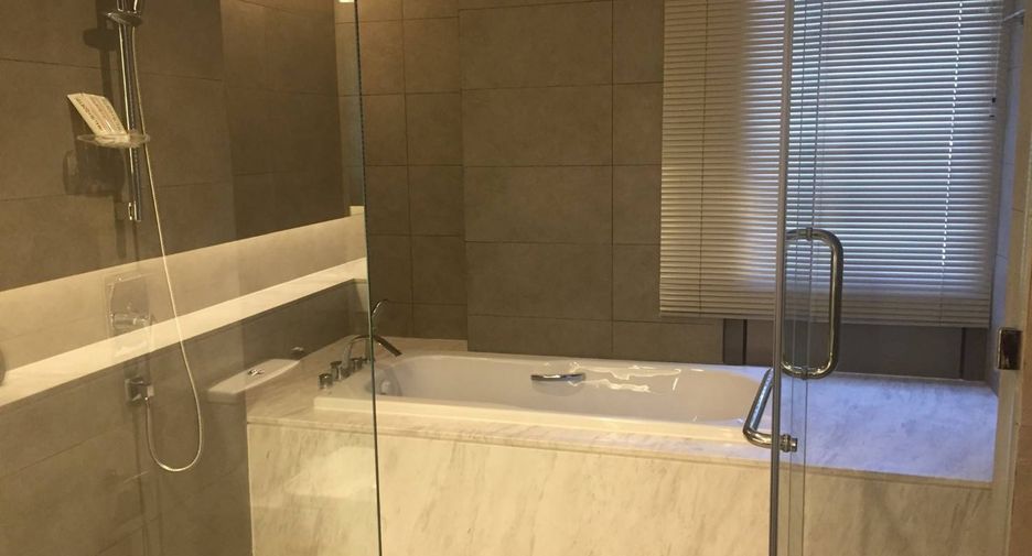 For rent 3 bedrooms apartment in Khlong Toei, Bangkok