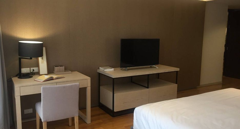 For rent 3 bedrooms apartment in Khlong Toei, Bangkok