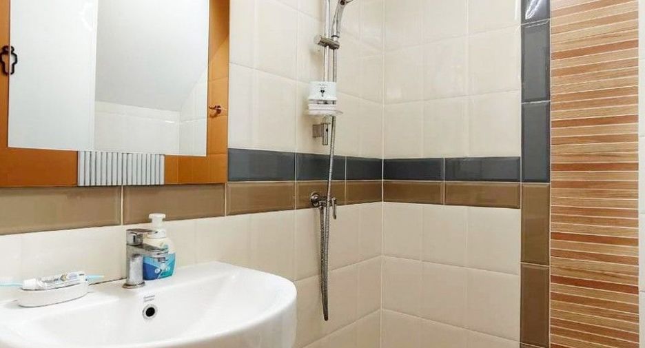 Продажа 4 спальни таунхаус в Нонг Кхаем, Бангкок