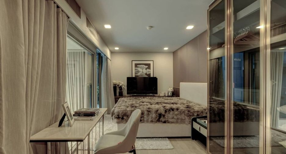 For rent 3 bedrooms condo in Watthana, Bangkok